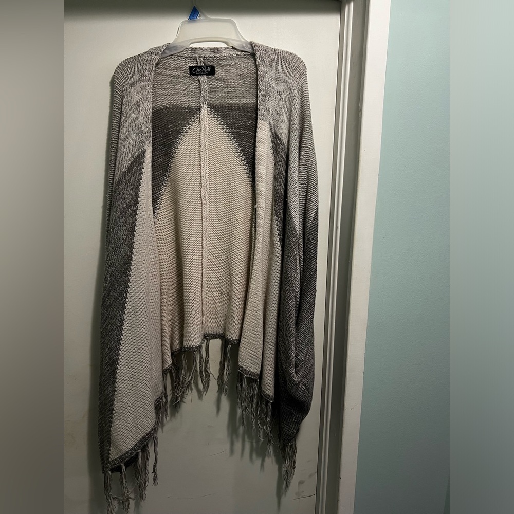 Chic Ruff shawl - grey and cream